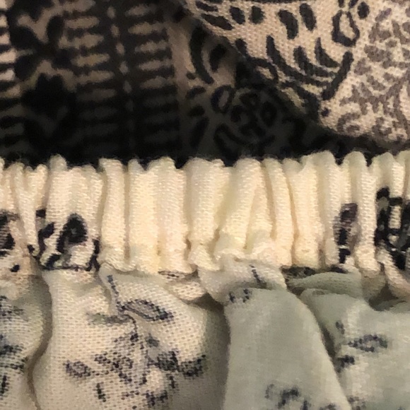 Old Navy boho peasant blouse gray and cream medium petite - Picture 8 of 14